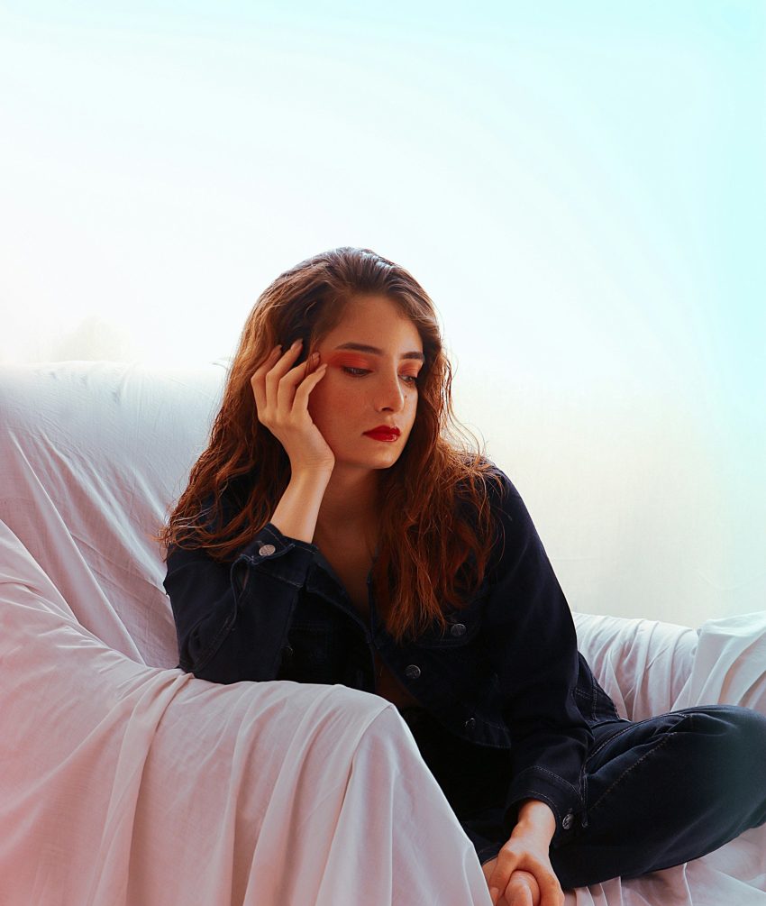 6 Signs You’re Reliving Old Relationship Patterns (+ It’s Time To Heal)